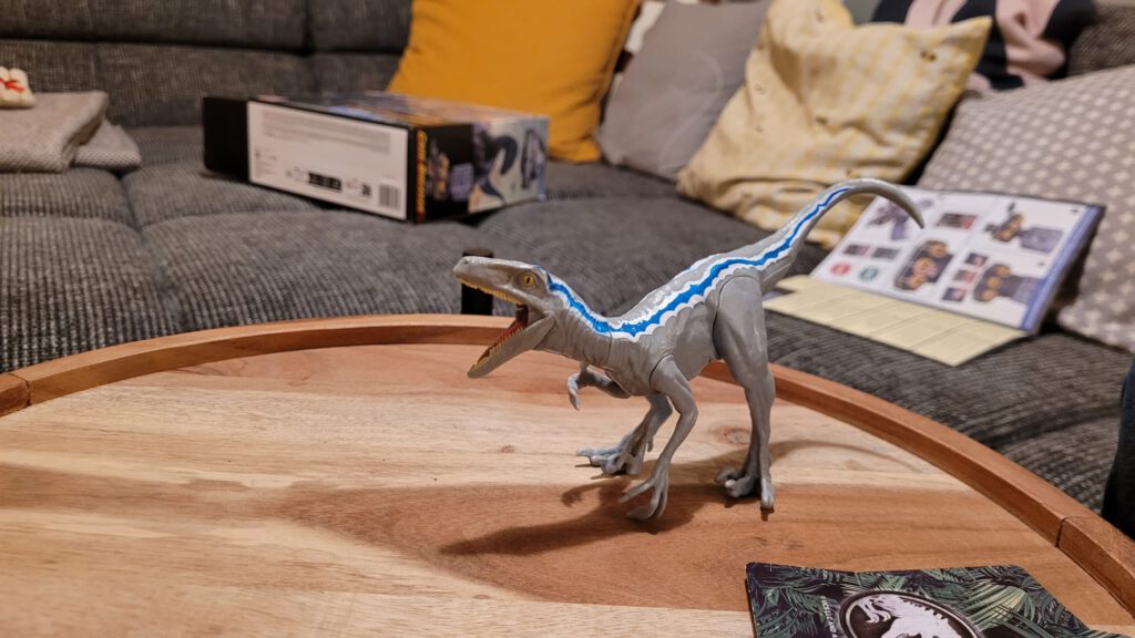 Jurassic World CageBreaker Blue